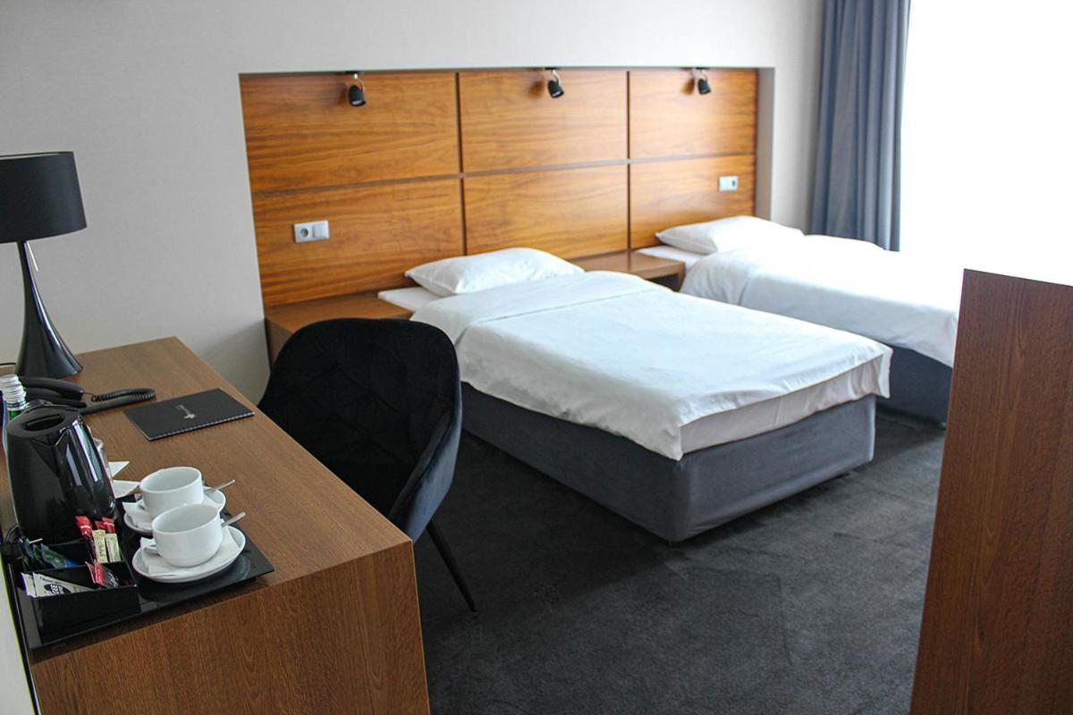 Willa Port Art & Business Ostróda Extérieur photo A room at the hotel