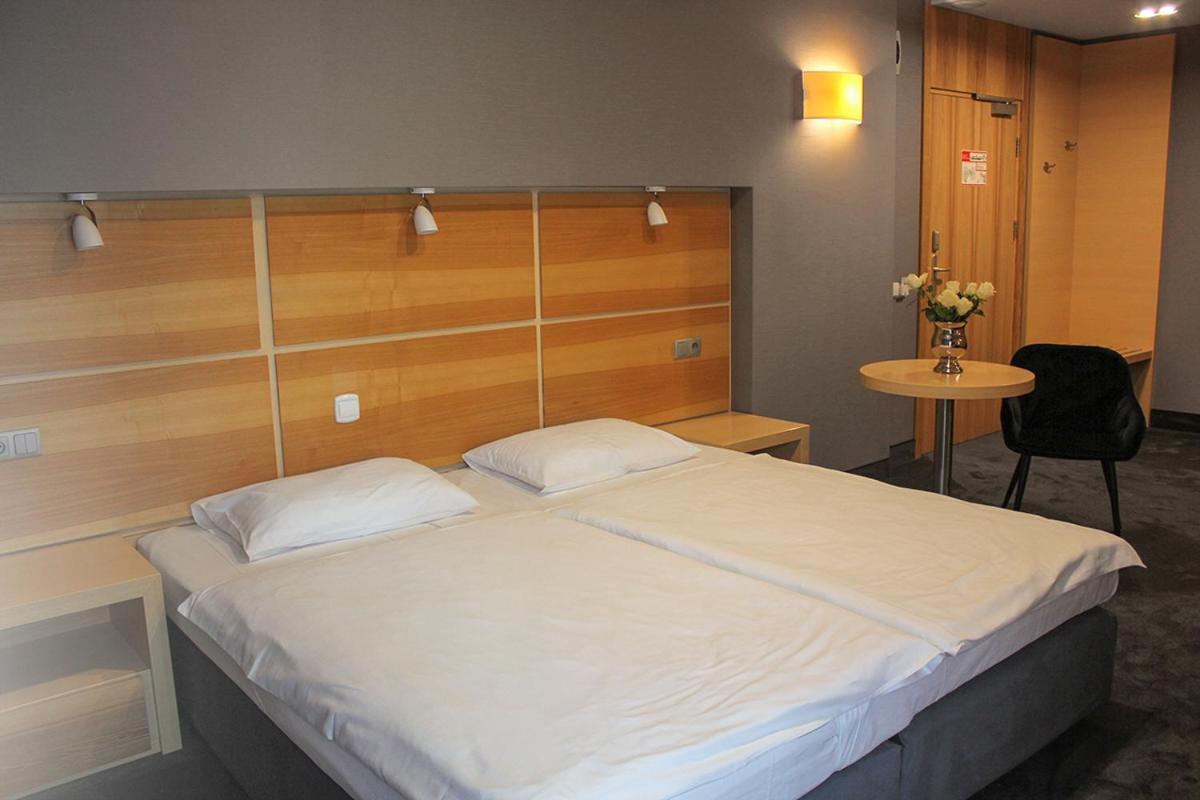 Willa Port Art & Business Ostróda Extérieur photo A room at the hotel