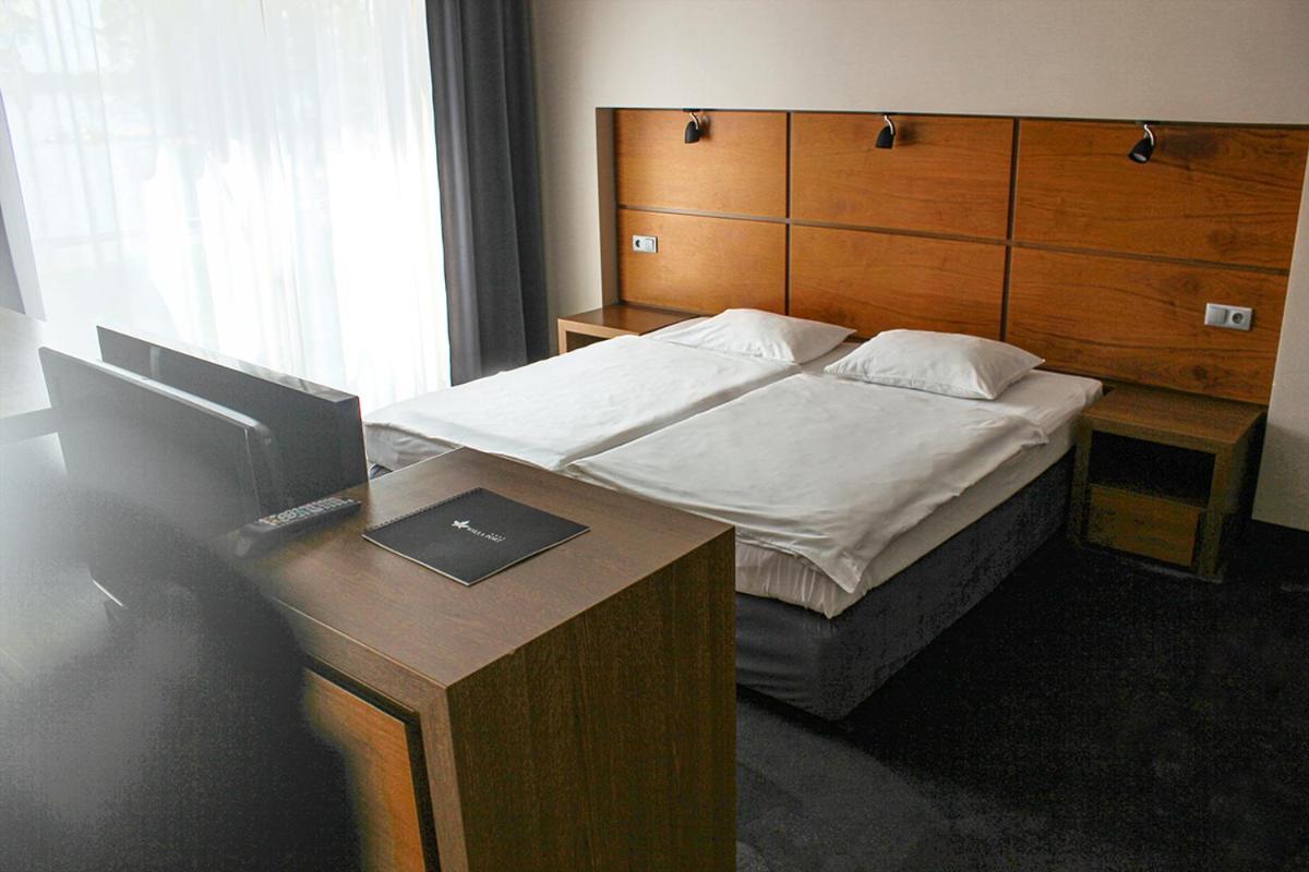 Willa Port Art & Business Ostróda Extérieur photo A room at the hotel