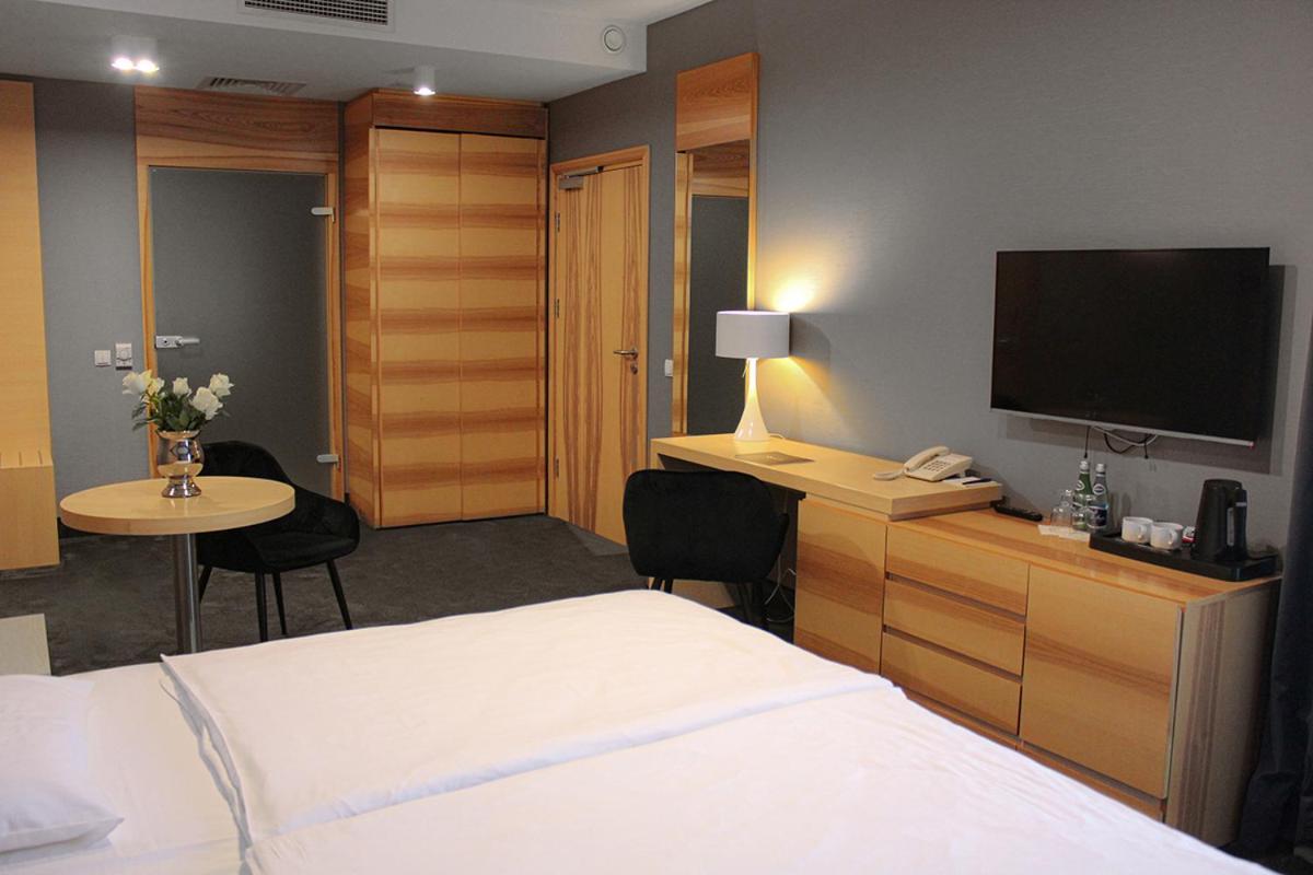 Willa Port Art & Business Ostróda Extérieur photo A room at the hotel