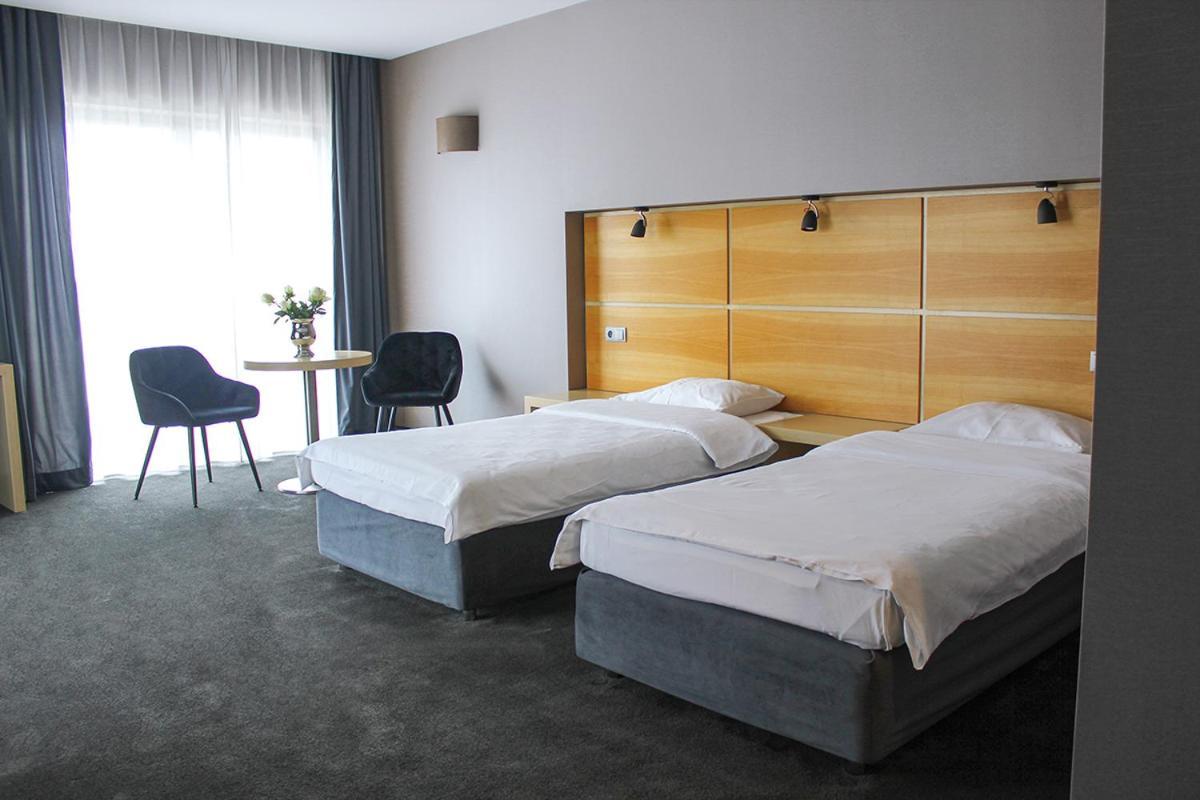 Willa Port Art & Business Ostróda Extérieur photo A room at the hotel