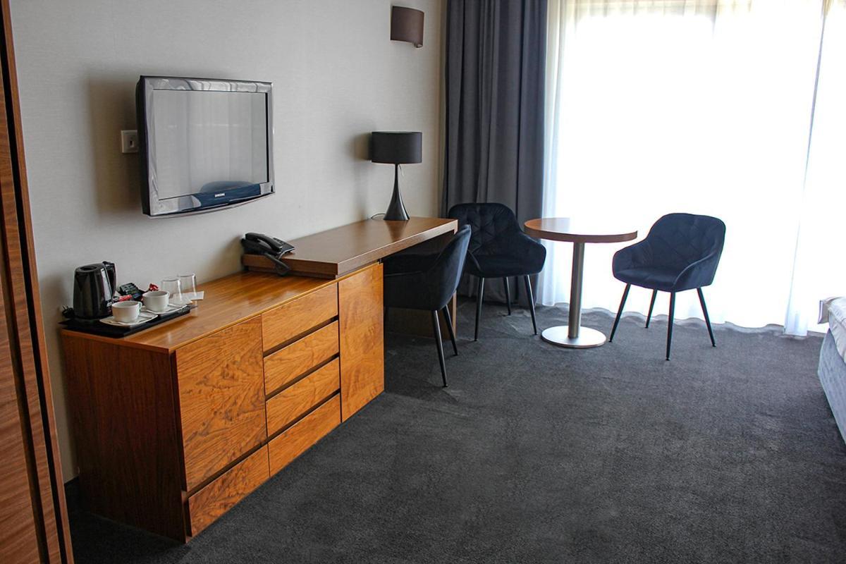 Willa Port Art & Business Ostróda Extérieur photo A room at the hotel