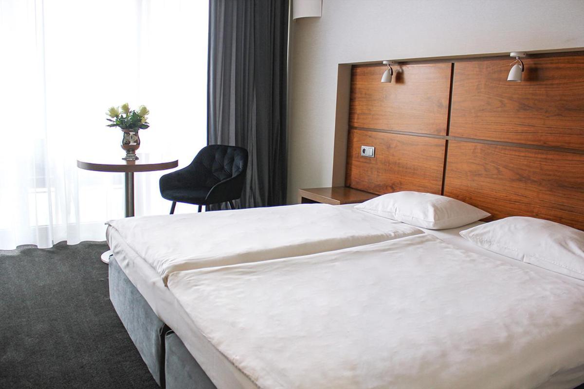 Willa Port Art & Business Ostróda Extérieur photo A room at the hotel