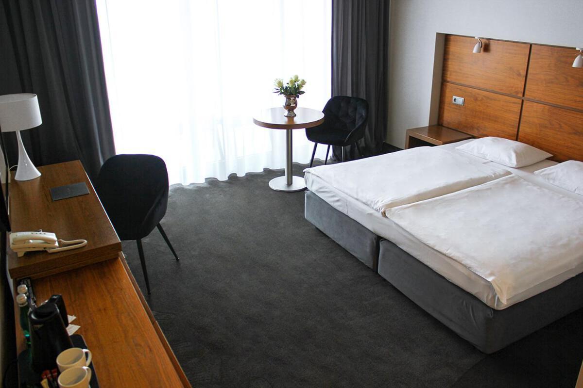 Willa Port Art & Business Ostróda Extérieur photo A room at the hotel