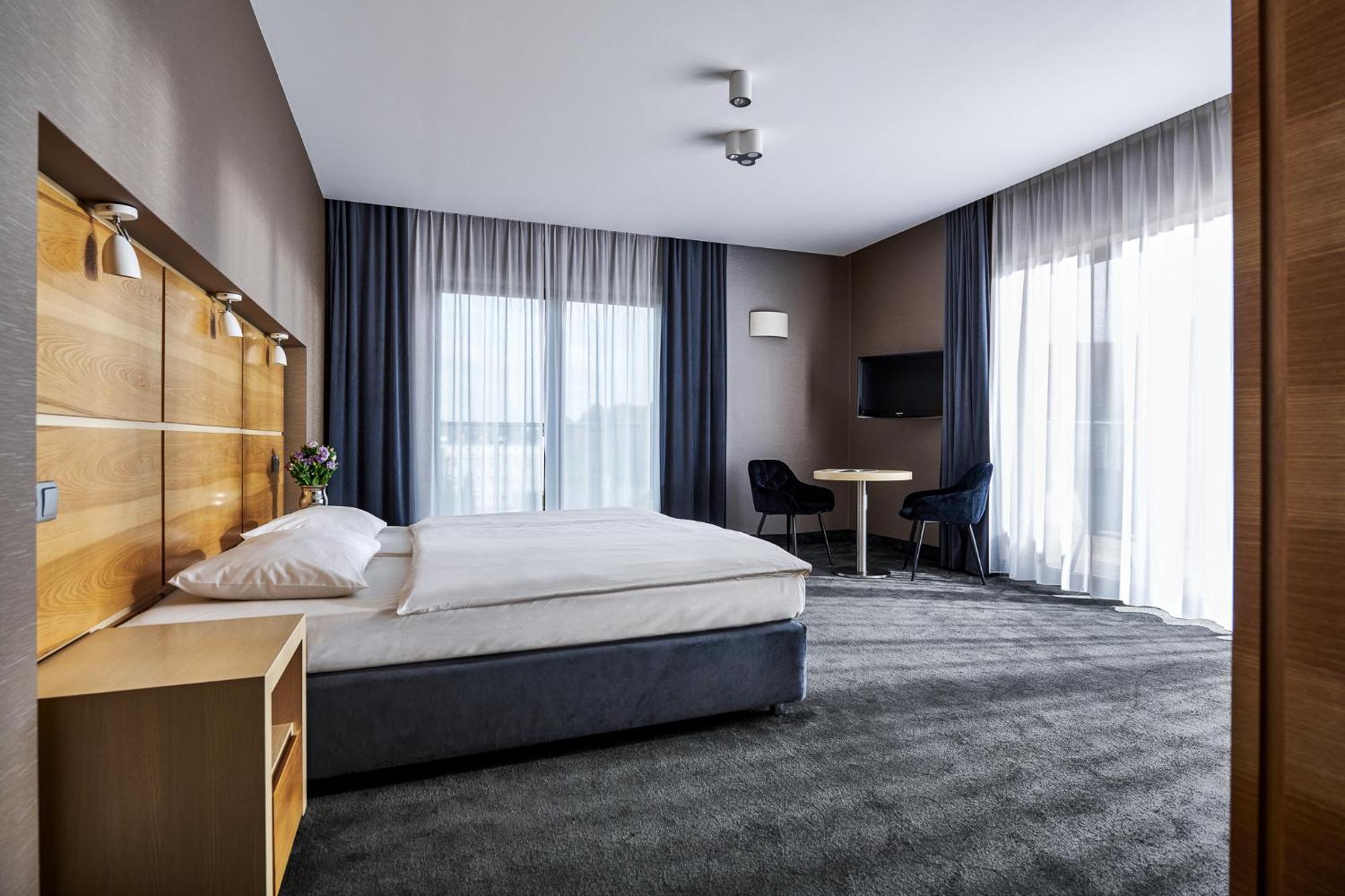 Willa Port Art & Business Ostróda Extérieur photo A room at the hotel
