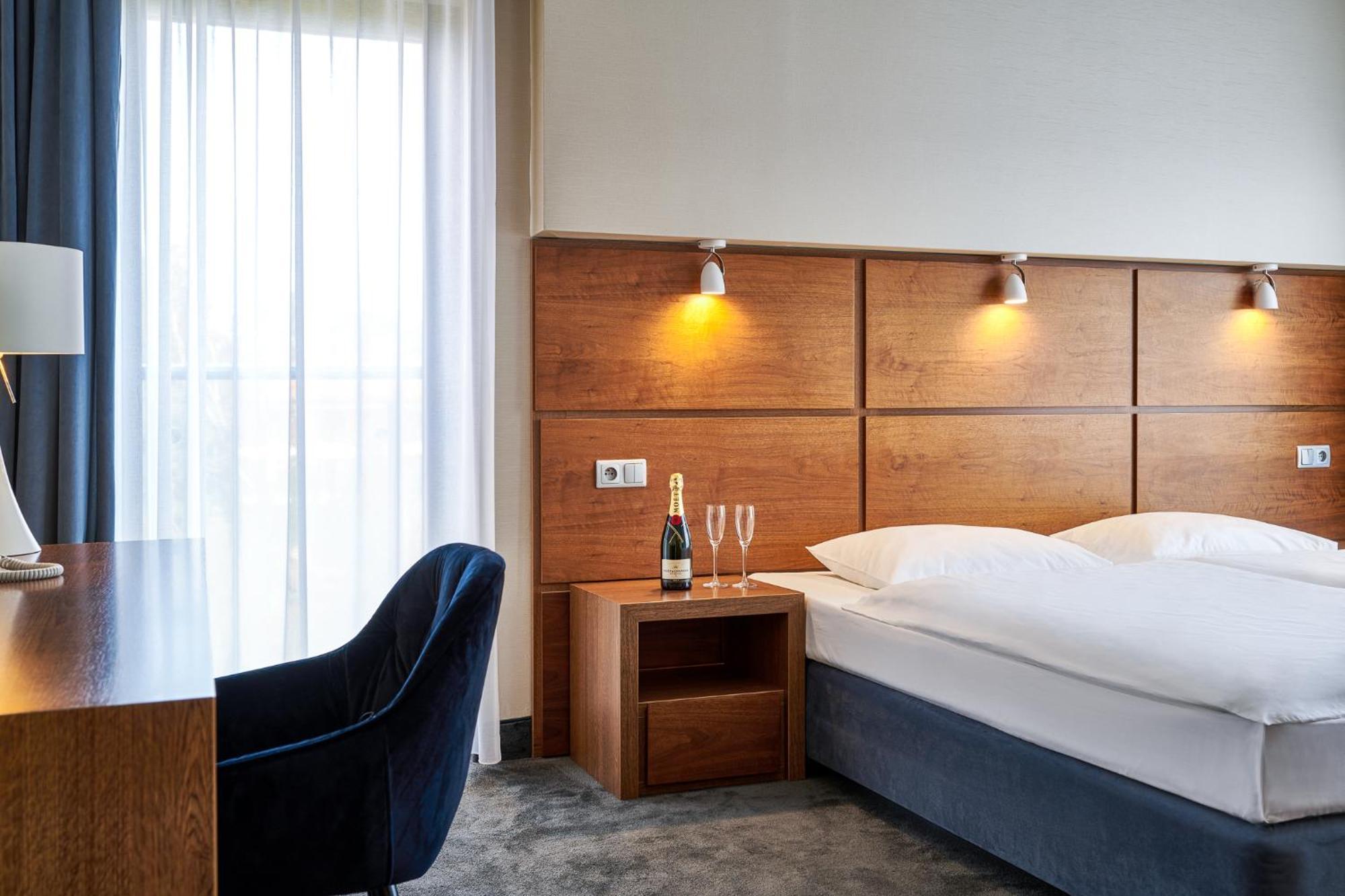 Willa Port Art & Business Ostróda Extérieur photo A room at the hotel