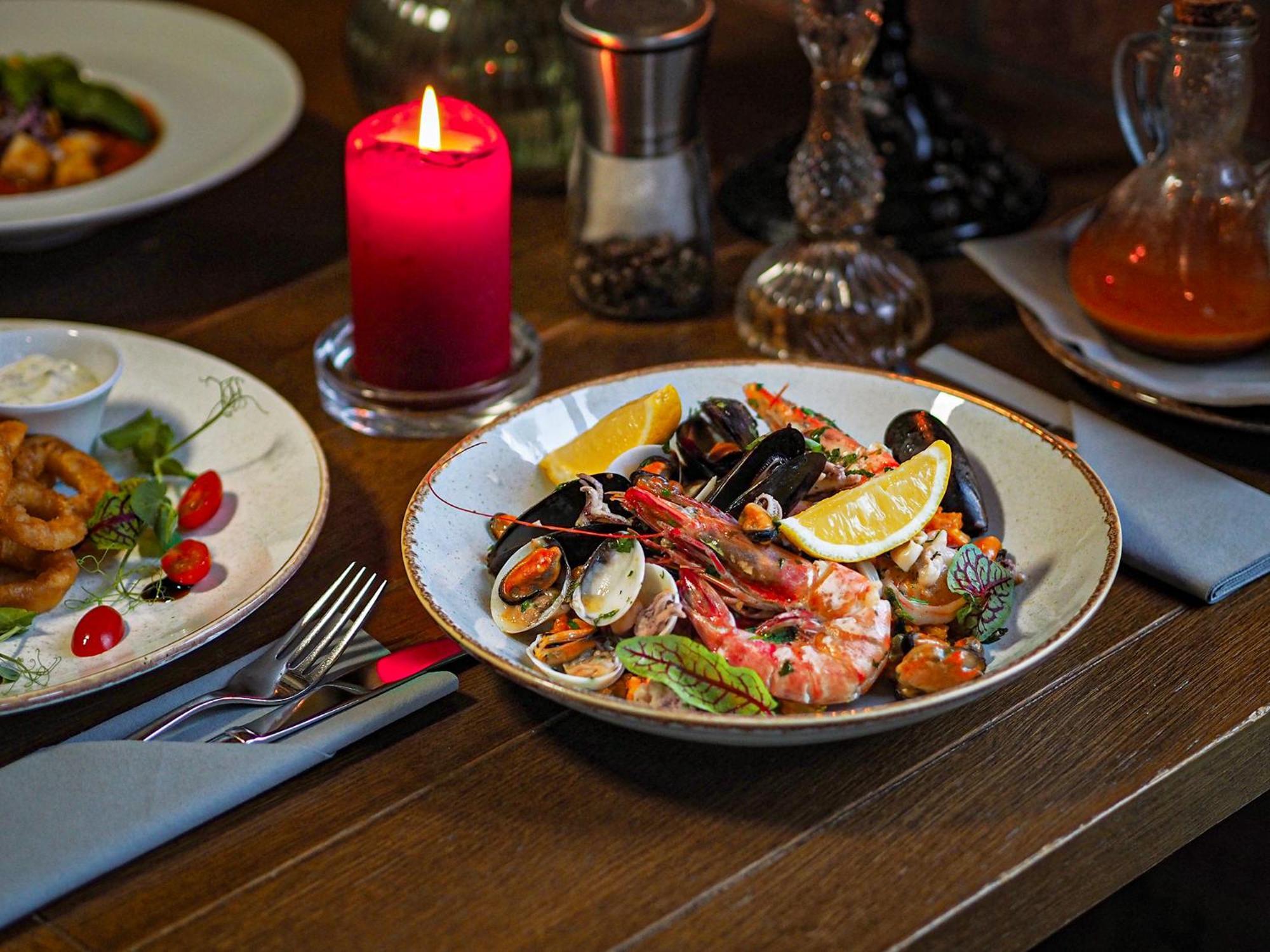 Willa Port Art & Business Ostróda Extérieur photo Seafood salad