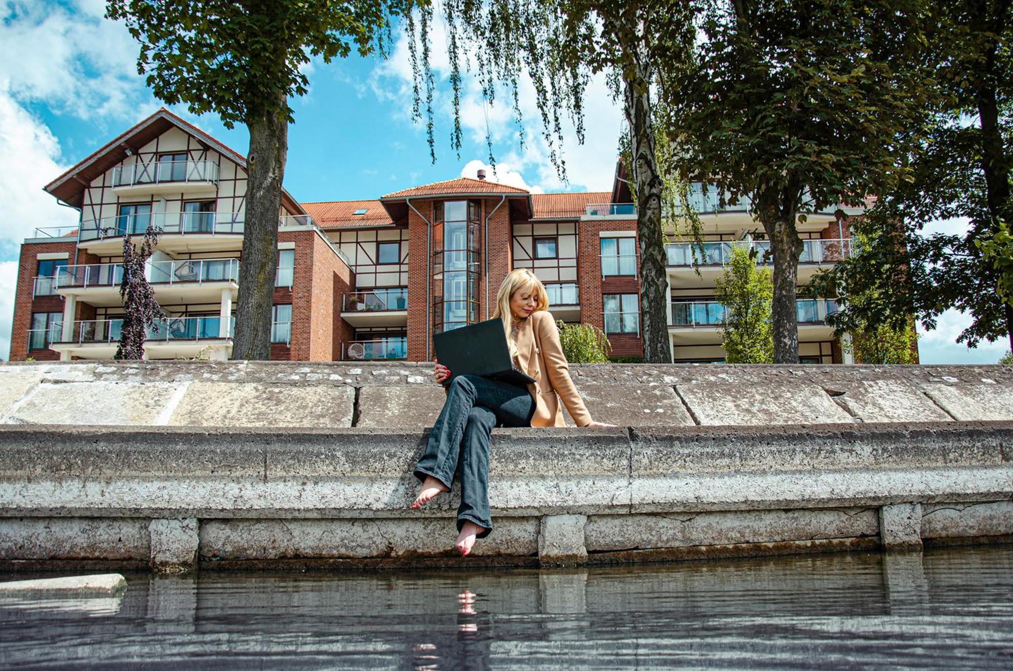 Willa Port Art & Business Ostróda Extérieur photo A student studying at the University of Kent