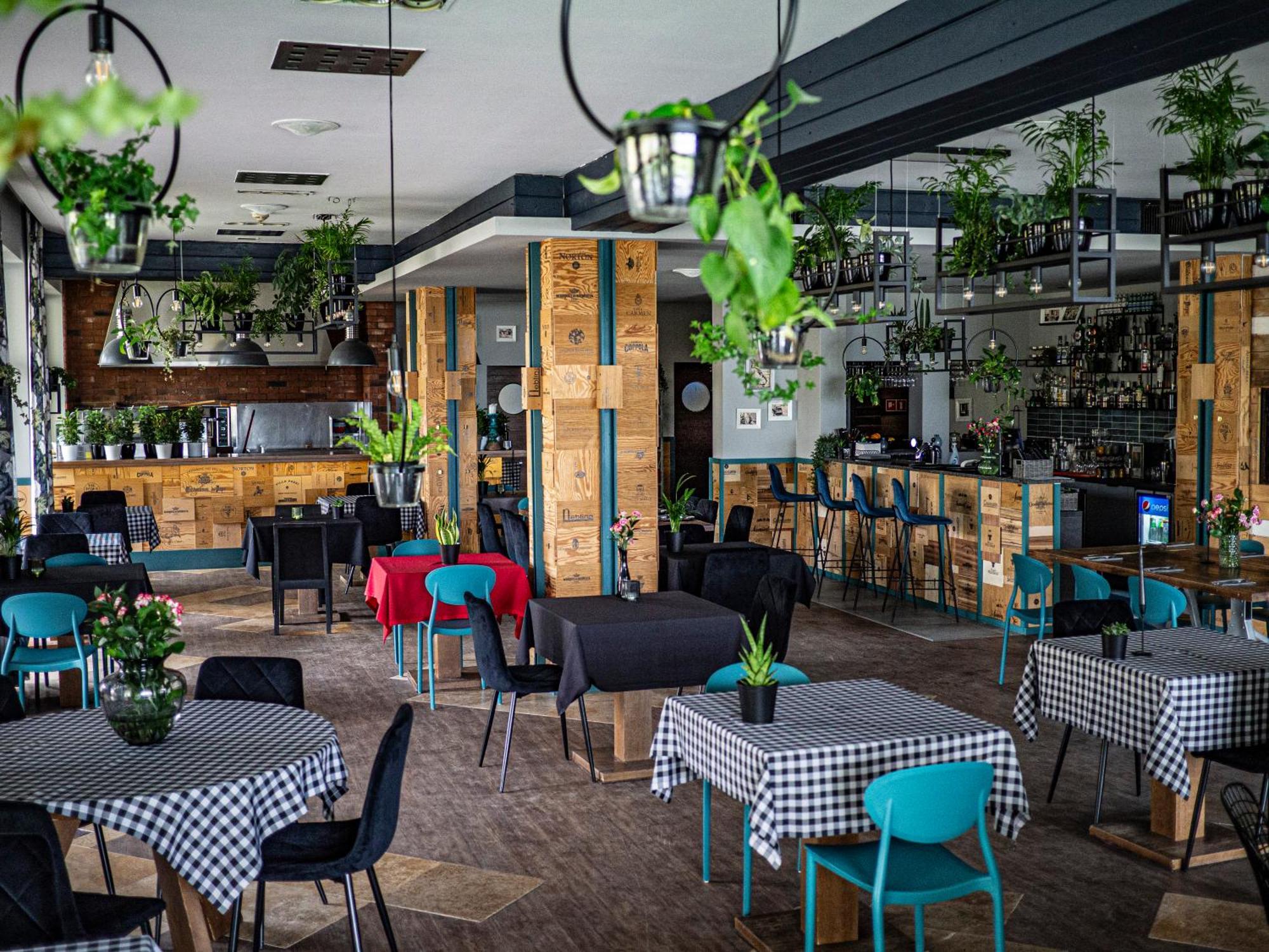 Willa Port Art & Business Ostróda Extérieur photo Restaurant in Belgrade