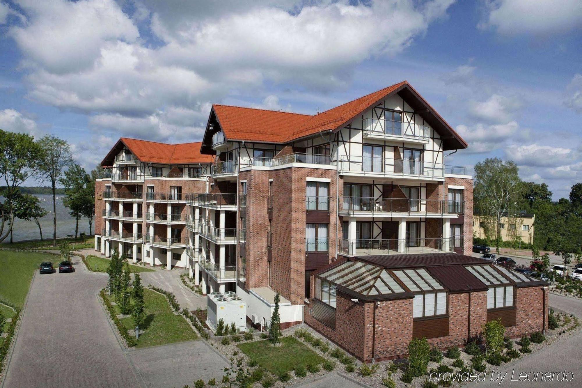 Willa Port Art & Business Ostróda Extérieur photo Residential complex in Nida